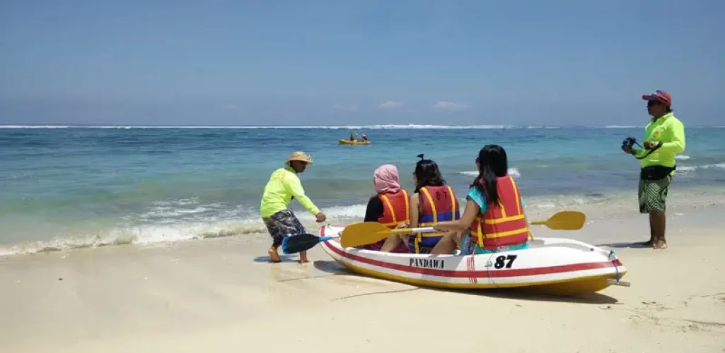 bermain-kano-pantai-pandawa